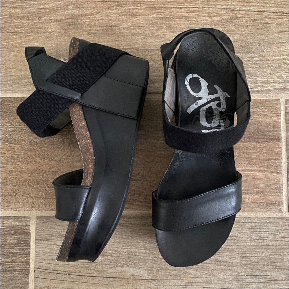 OTBT Bushnell Black Leather Sandal